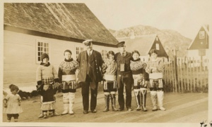 Image of Jaynes, Capt. Hanson, Eskimo [Inughuit] girls
